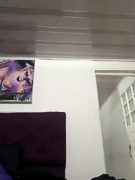 Chat +18 de merlinaadams_ ao vivo