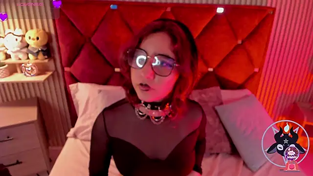 Kiri_Velvet élő XXX-chatje