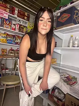 RileyReed_Pink Webcam show