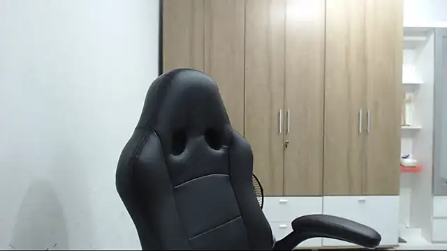 Chat +18 de RoxanaLove9 ao vivo