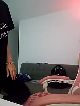 Chat +18 de azumiichan ao vivo