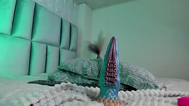 XXX chat uživo modela HollyPeach