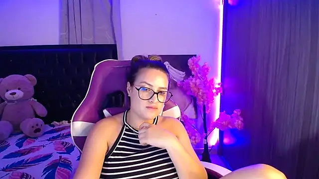 esmeraldaa230 라이브 XXX 채팅