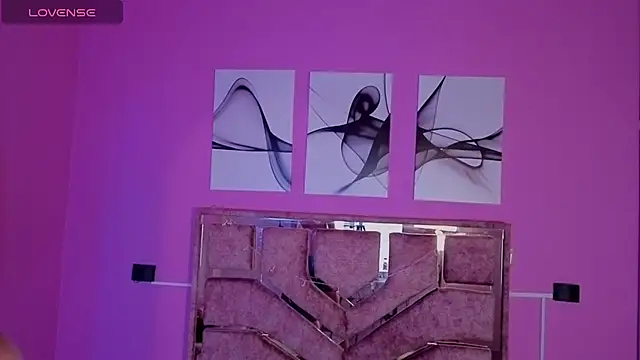 samantaa_liov: διαδικτυακό σόου στην κάμερα