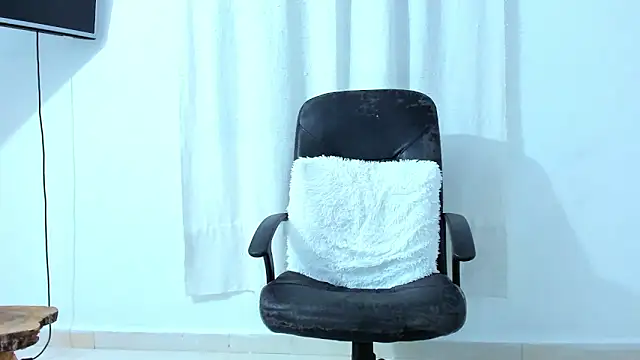 Czat XXX na żywo – Chandler_ken