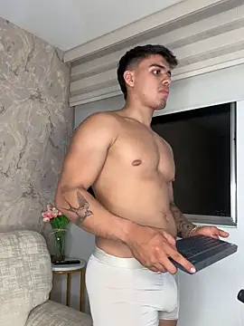 AARON_SKYLON Show in webcam