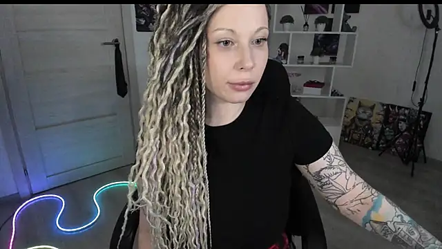 Chatroom XXX en direct de HoneySallyMoore