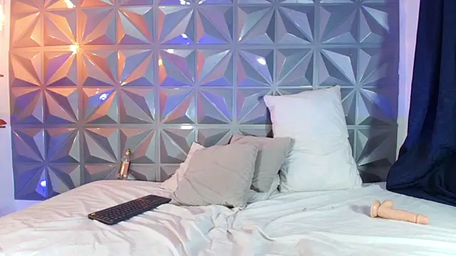 Emmy_lander1's Live XXX Chat