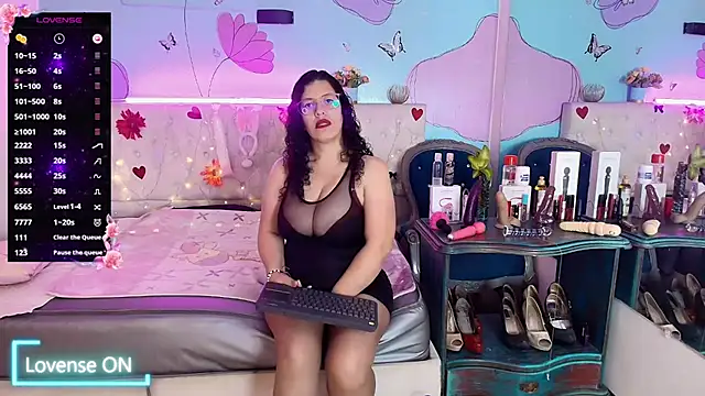 Chat +18 de Zaly_mature ao vivo