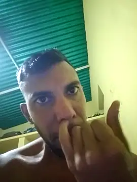 UnreadyChutzpa Live XXX-Chat