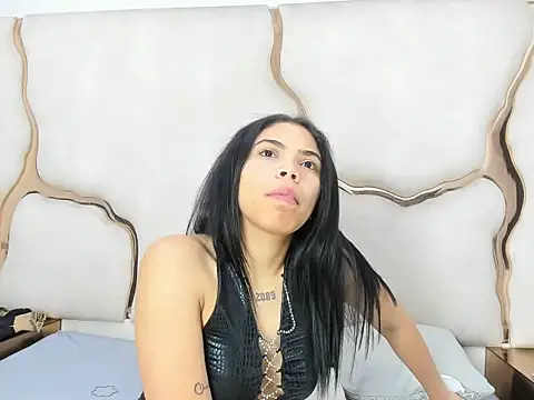 AuroraHoney32 即時 XXX 聊天