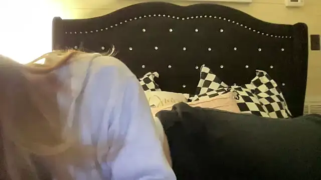 sexylilly69's Webcam Show