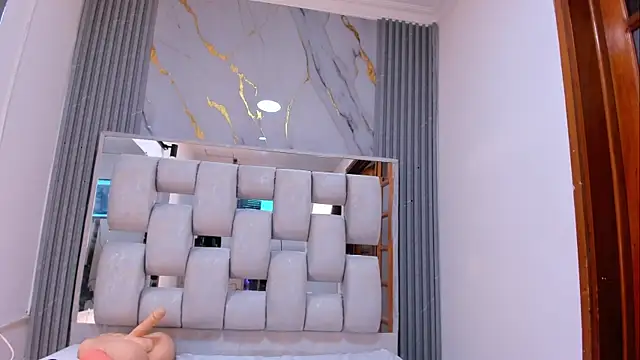 Chatroom XXX en direct de Wonderkloe_