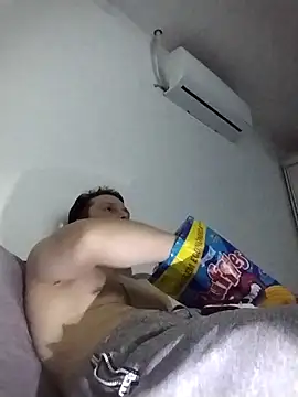 RAFAELQUINTEROSCAVALHEI Show in webcam