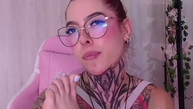 Atenea_Red's Webcam Show