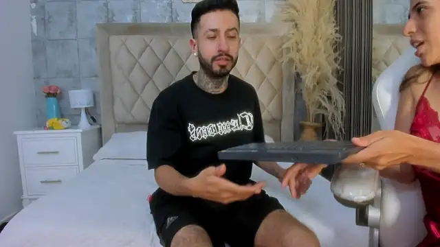 StevenAndLaura Show in webcam