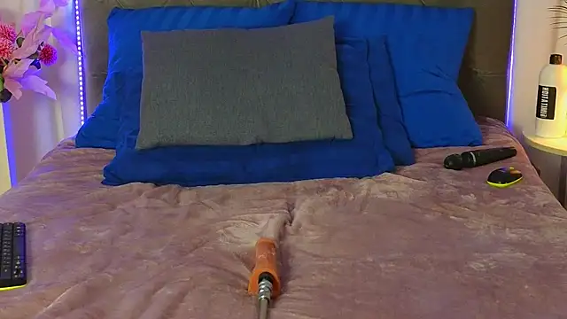 Ariana_Petite Show in webcam