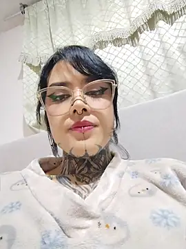 taaylor33 Show in webcam