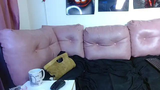 lunakisscs Webcam Show