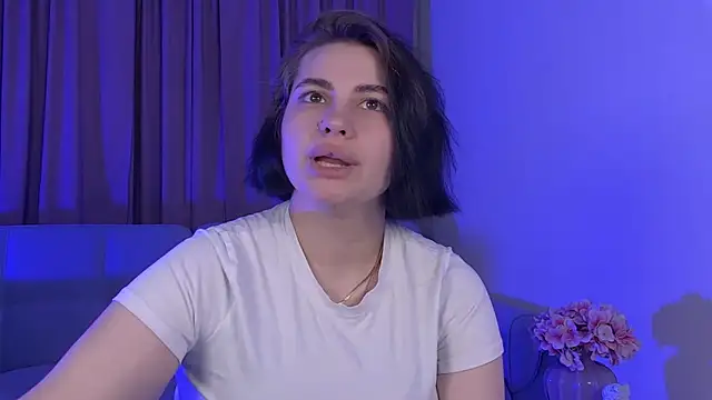 AdrianaToress' Live XXX Chat