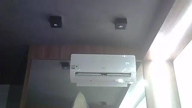 SkinnyKitten Live XXX Chat