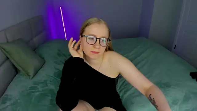 MilanaJune Pertunjukan Webcam