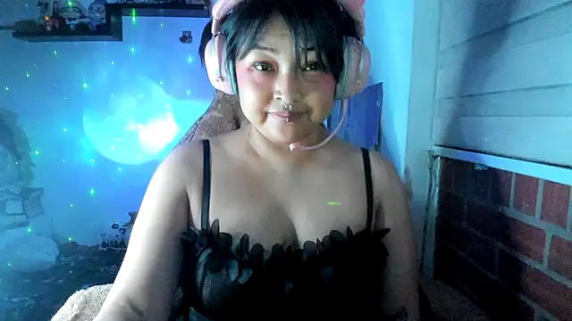 Chat XXX en directo de Shaddycute_