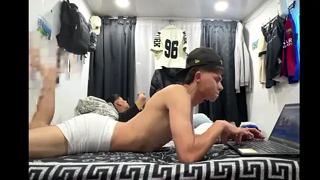 Jackdaniel001_ – Live XXX-chat