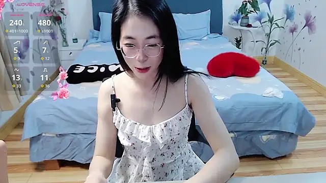 mila-baby-99's Webcam Show