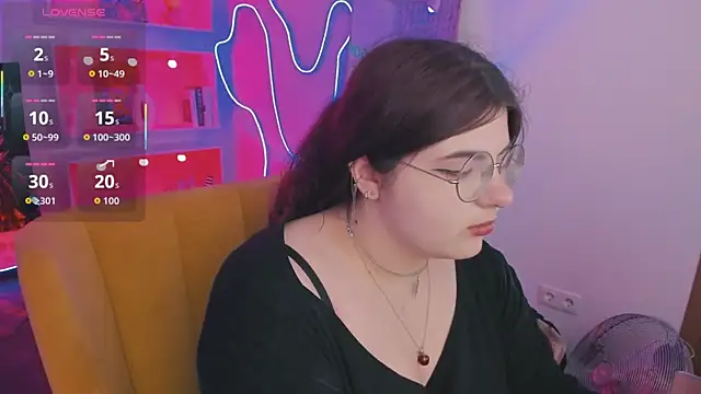 Siena_aa Adlı Modelin Canlı XXX Sohbeti