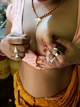 Show modela Lakhsmi na web-kameri