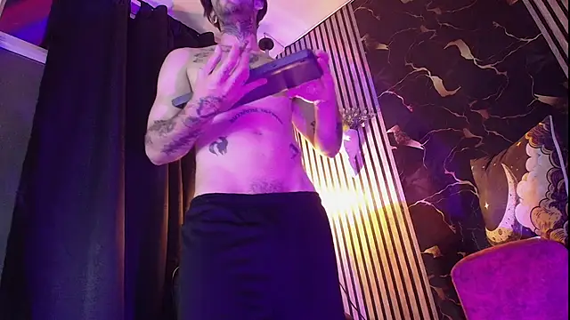 Show modela Alucard_Sins na web-kameri