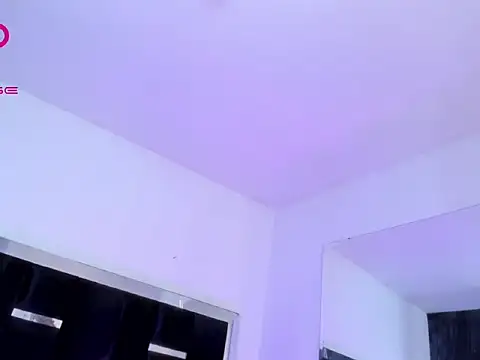 Show modela DANITENDER555 na web-kameri