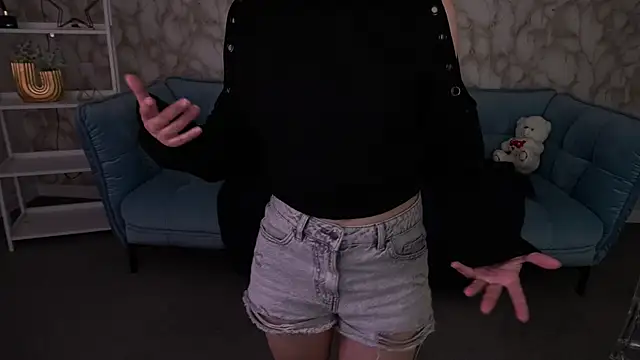 LiviaShy 即時 XXX 聊天