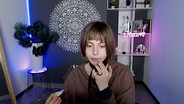 EchoScribe Adlı Modelin Canlı XXX Sohbeti