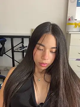 Milleradhara24 élő XXX-chatje