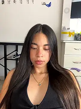 Milleradhara24 Adlı Modelin Canlı XXX Sohbeti