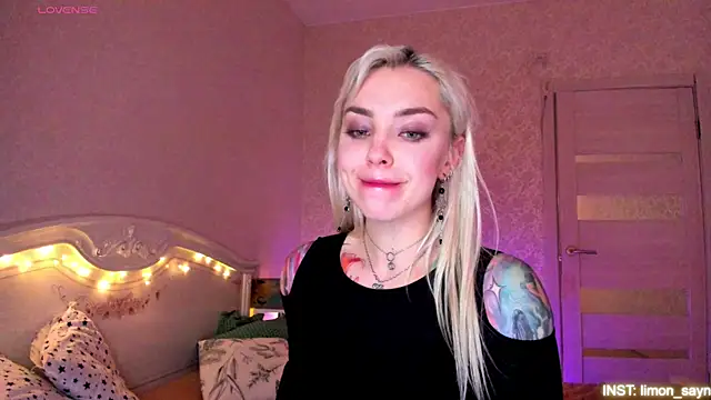 LillyMoure_ 现场XXX聊天