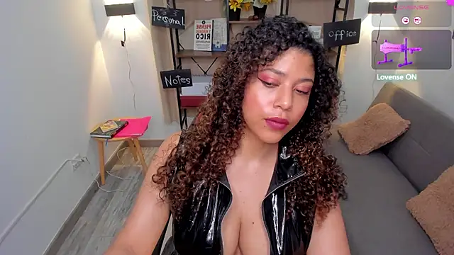 Lilybrunette_ Chat XXX in diretta