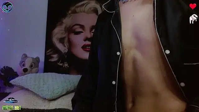 maxiy_001: διαδικτυακό σόου στην κάμερα