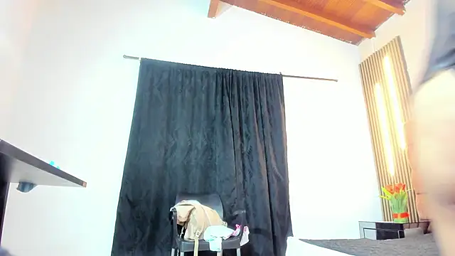 Chat +18 de Lara_Seduce ao vivo