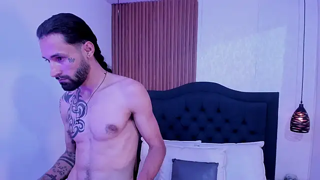 Hisoka_011 Webcam show