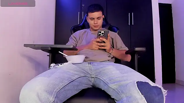 Liam_Mateo 即時 XXX 聊天