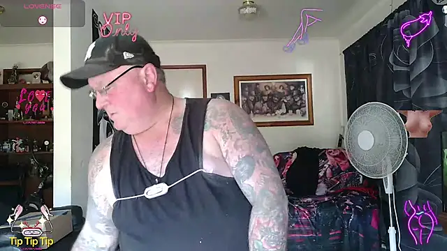 KINKYBLUEYES69 élő XXX-chatje