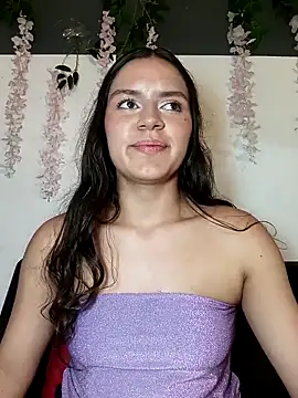 Danni_shy élő XXX-chatje