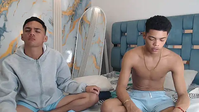 PRETTY_FEM's Live XXX Chat