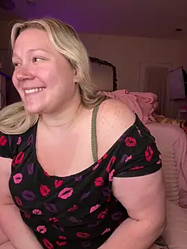 Онлайн чат XXX PiggyRose