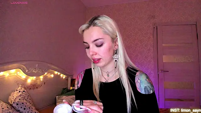 Chat +18 de LillyMoure_ ao vivo