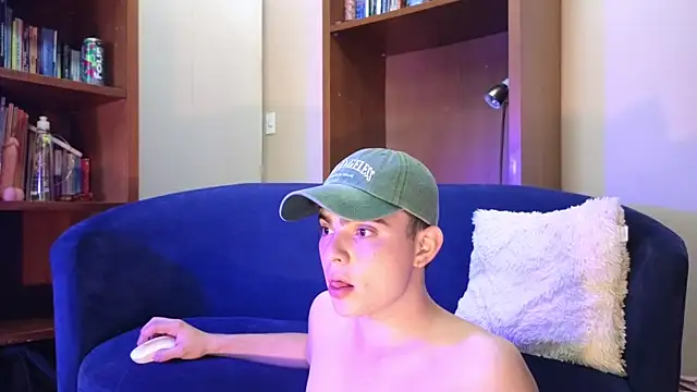 tightncuteass 现场XXX聊天