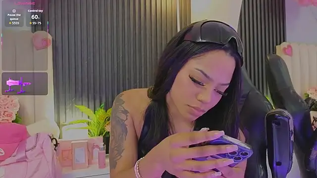 Chat XXX en directo de Madiee_Rhea